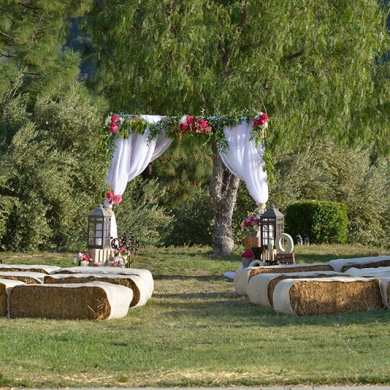 tlc-photos-fun-wedding-themes-western-hay-stacks